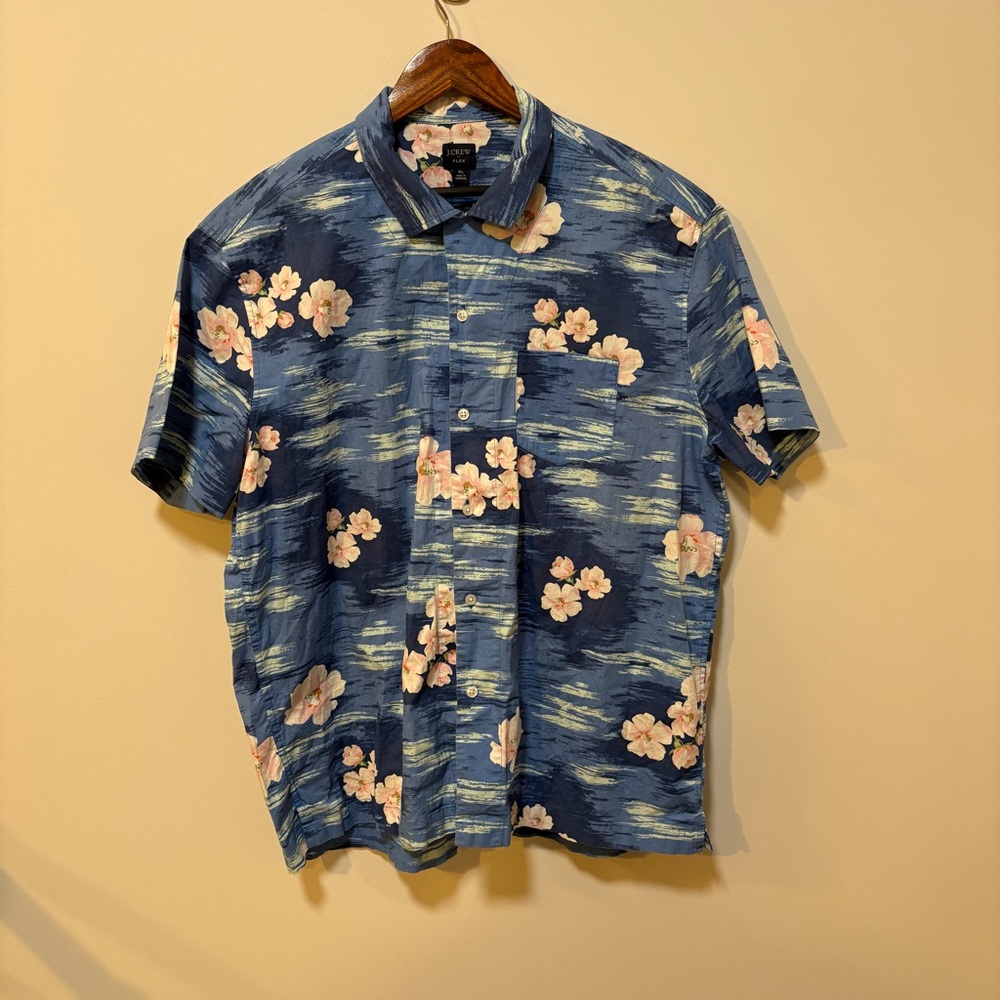 J.Crew Flex Men’s XL Hawaiian Floral Short Sleeve Button Down Shirt